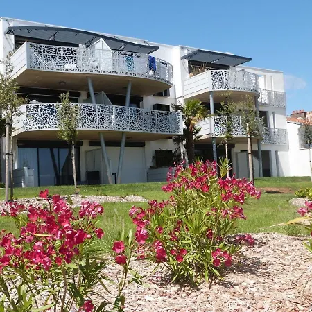 Pmr Avec Balcon, Piscine, Parking Et A - Fr-1-194-229