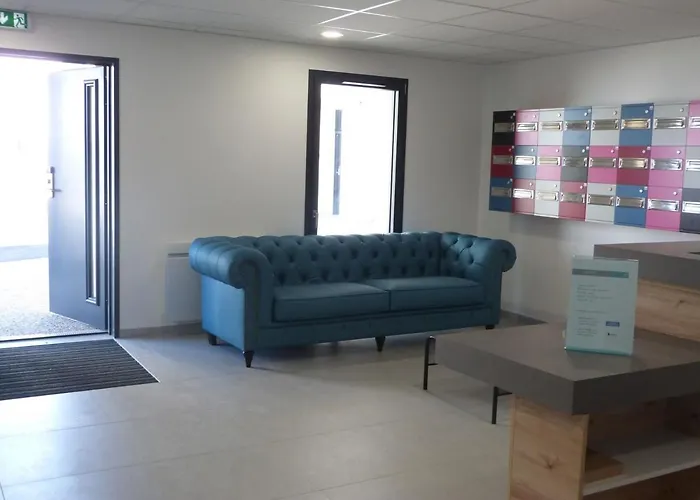 Appartement Pmr Avec Balcon, Piscine, Parking Et A - Fr-1-194-229 La Tranche-sur-Mer