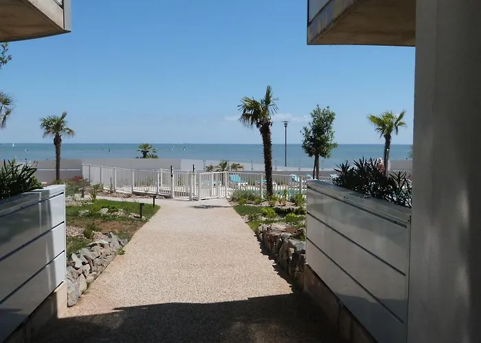 Appartement Pmr Avec Balcon, Piscine, Parking Et A - Fr-1-194-229 La Tranche-sur-Mer