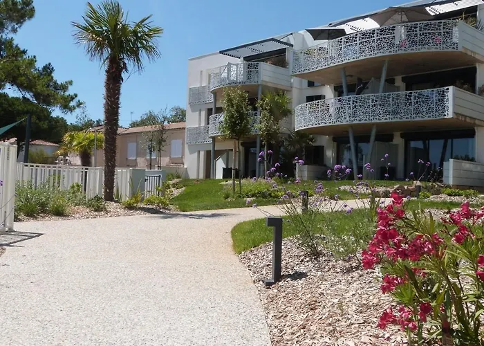 Pmr Avec Balcon, Piscine, Parking Et A - Fr-1-194-229