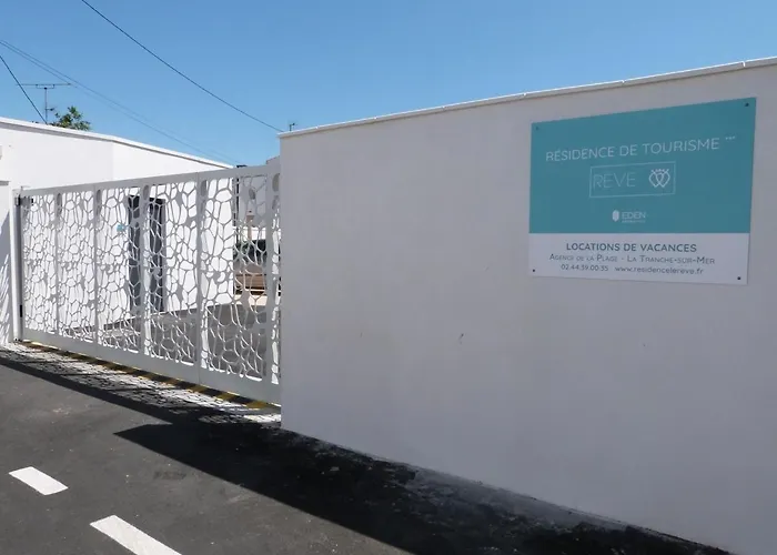 Appartement Pmr Avec Balcon, Piscine, Parking Et A - Fr-1-194-229 *